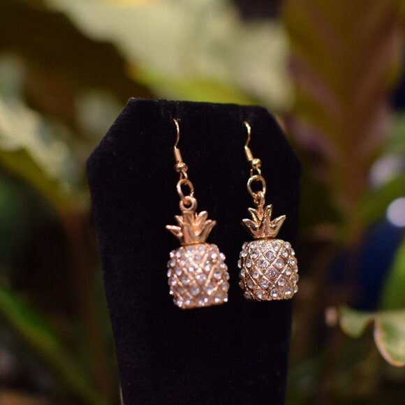 🌟 Gold Tone Crystal Pineapple Dangle Earrings & Necklace Set Tropical Chic - Picture 3 of 8